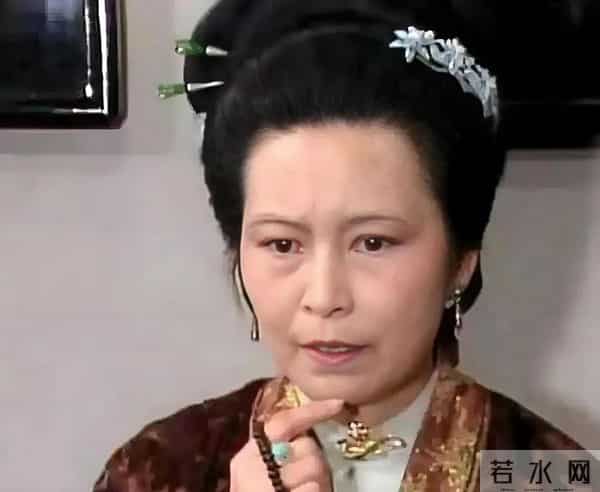 贾环向宝玉泼蜡油其实另有原因，难怪王夫人不敢声张