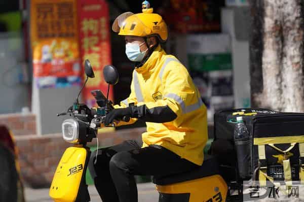 他被身边人称为“当今李白”，为何呢？这13首原创诗告诉你答案