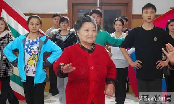 凤冠映豫韵 百年照梨园——马金凤