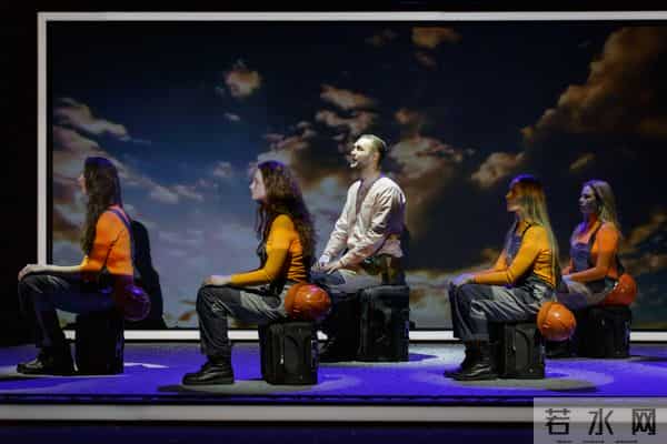 “我们想象中的上海，和实际看到的上海一样，只不过天气特别好”