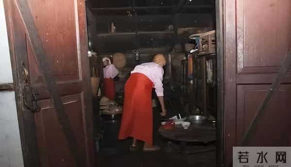 揭秘尼姑庵的黑暗面：尼姑平均年龄不到25，香客人来人往究竟为何