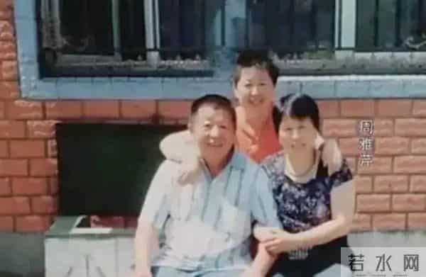 30岁流浪汉翻垃圾桶找吃的，被55岁阿姨收留，不料赖在家里不走了