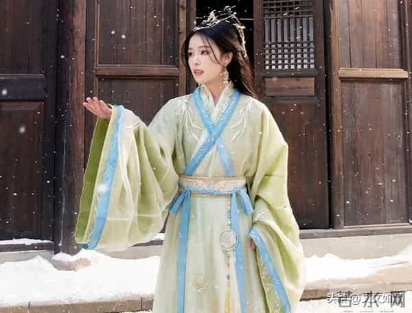 我夫君在我生辰那天，抬了个侧妃进门，所有人都说，那侧妃像我。