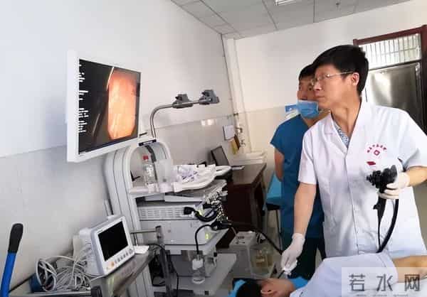 老太二十多年不吃饭，医院检查无大碍，女儿给出线索：与父亲有关