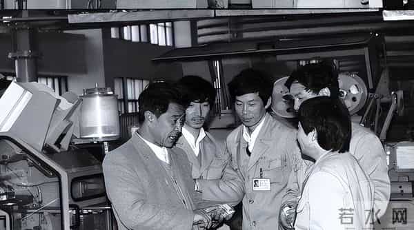 故事：86年转业，战友到物资局我却进了快倒闭烟厂，我却喜笑颜开