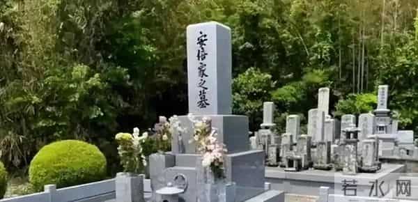 安倍晋三是日本人，为什么他遇刺后，墓碑上赫然刻着中国汉字？