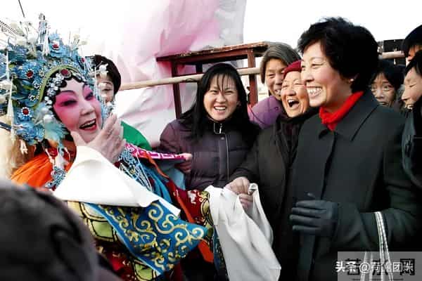 凤冠映豫韵 百年照梨园——马金凤