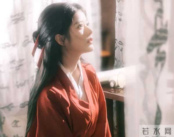 柳红颜笑嘻嘻地用利刃划破我肚子，掏取出我刚刚服下的长生丹。