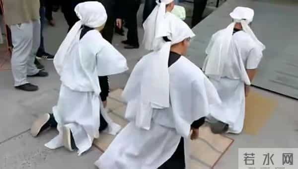 为何大多数地方已经推行火葬后仍然还有人选择土葬呢？