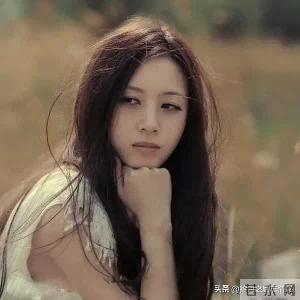 情感图文：彼岸花开，花不见叶，叶不见花，生生相错