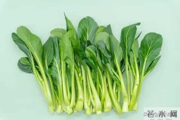 两性关系，女人可以搂着睡，亲她的嘴，但千万别全信她说的话