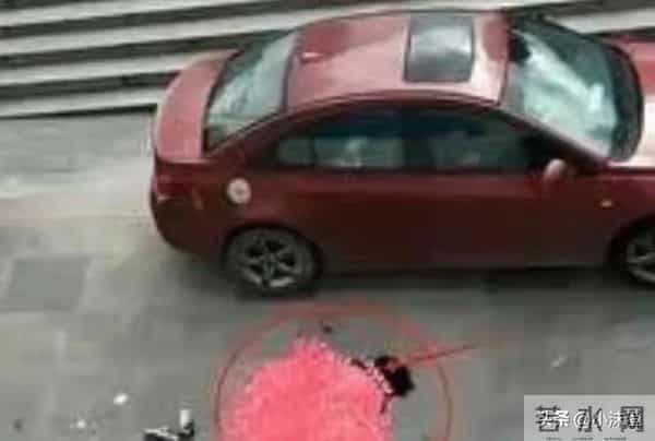 新娘大婚当天跳楼,跟妆师被吓崩溃,婚纱照拔出,女方超漂亮