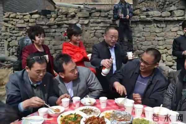 86年结婚，洞房夜竟是姐姐代替，她笑：反正都是你的