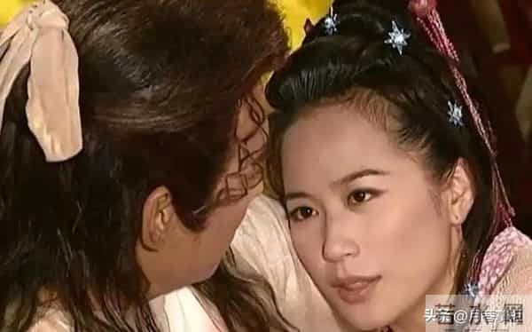 至今未婚未育,身边却有男人陪了近20年!54岁的她才是人间清醒