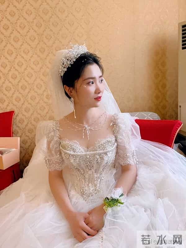 如何看待鲁山28岁女教师婚礼当日跳楼