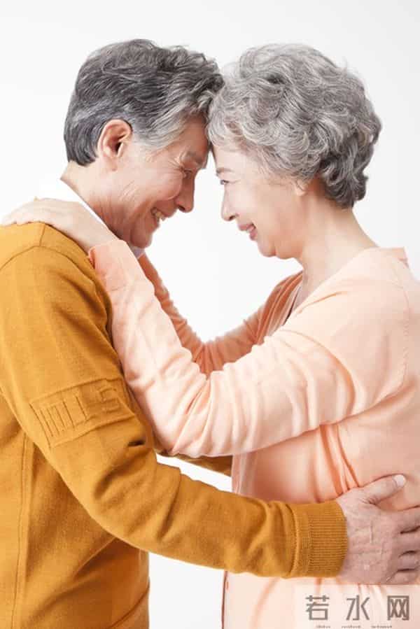 两性关系：男人过六十，永远不要在妻子面前，做这三件事