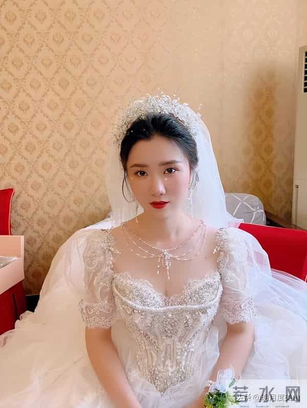 如何看待鲁山28岁女教师婚礼当日跳楼