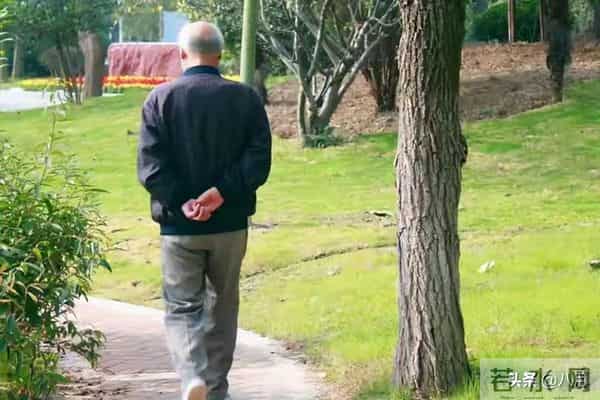 60岁才明白：活着时候，没几人在意你，你死了，也没有人记住你