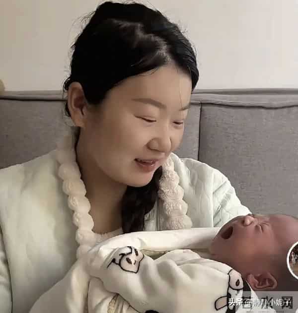 希妈三胎生活：奶奶终于出现 却很卑微 画面一言难尽 网友-区别对待