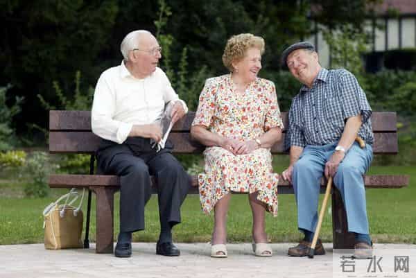 两性关系-不管你信不信，男性过了75岁后，基本都有这5个现状！