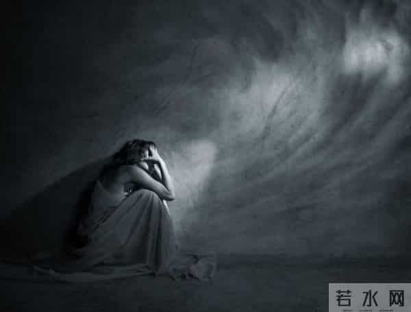 女教师新婚当天从7楼坠亡 老家村干部：她可能有抑郁症，双方家庭都很悲伤内疚