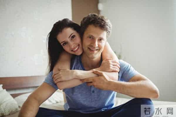 和女人相处,主动触碰她的这些地方,能让她心动不已
