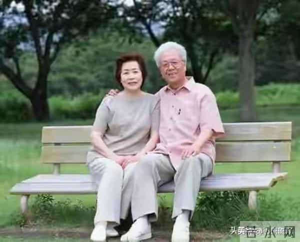 夫妻到了晚年，还愿意睡在一起的多半是这三种人，你是哪一种