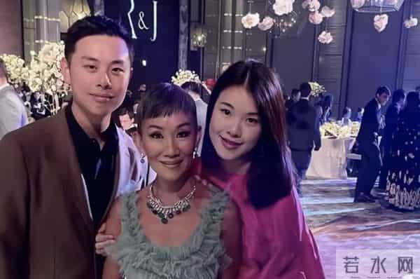 恭喜!香港知名豪门千金正式结婚,在维也纳某博物馆举办古典婚礼