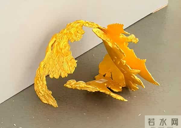 千万粉丝网红称婚礼用4斤黄金凤冠被毁!由丈夫亲手制作,本人回应质疑