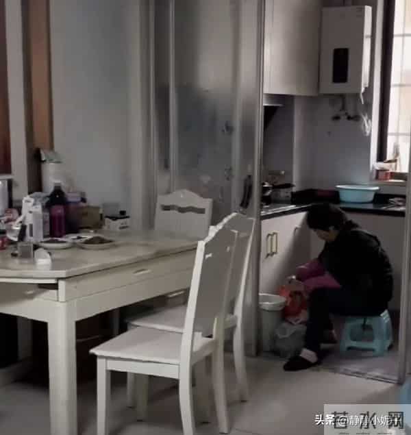 希妈三胎生活：奶奶终于出现 却很卑微 画面一言难尽 网友-区别对待