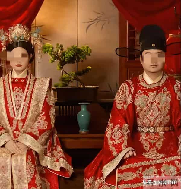 女教师结婚坠亡后续:婚纱照眼神无光,村干部透露女方家条件很好