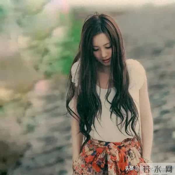 情感图文：彼岸花开，花不见叶，叶不见花，生生相错