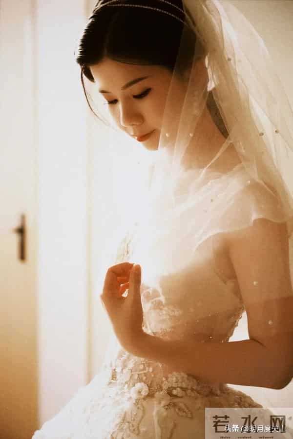 如何看待鲁山28岁女教师婚礼当日跳楼