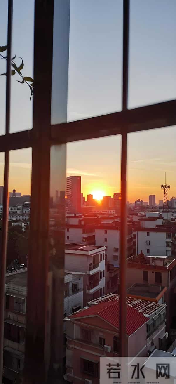 人到中年，谁不是肩上扛着千斤担？