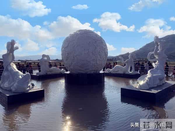 开心是一天，不开心也是一天，所以为什么，就不能开心一点