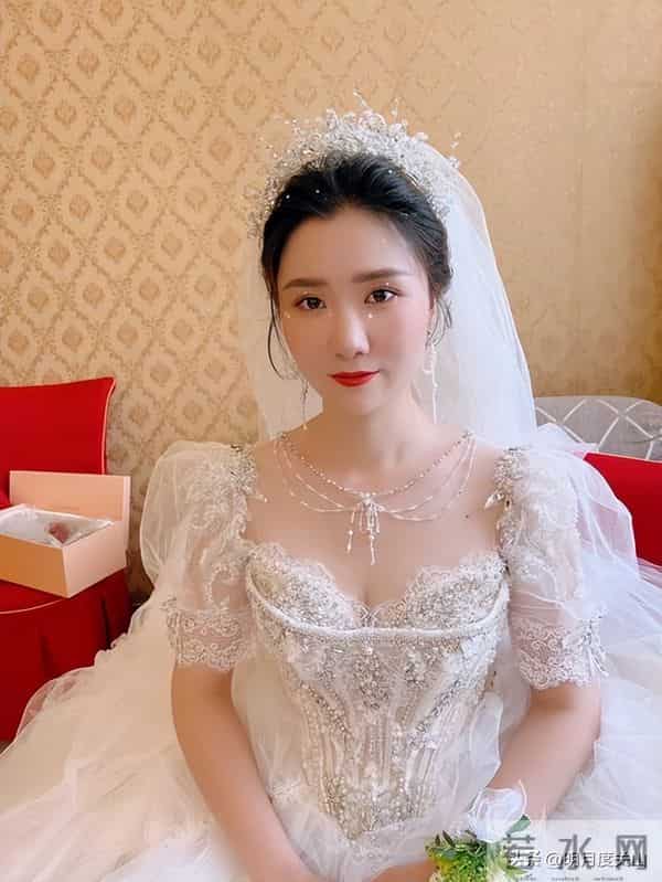 如何看待鲁山28岁女教师婚礼当日跳楼