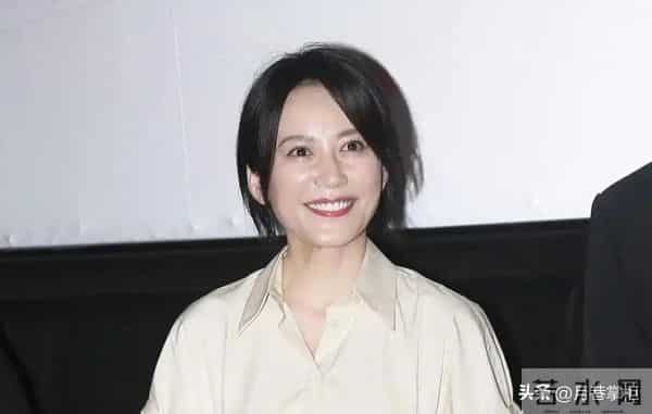 至今未婚未育,身边却有男人陪了近20年!54岁的她才是人间清醒