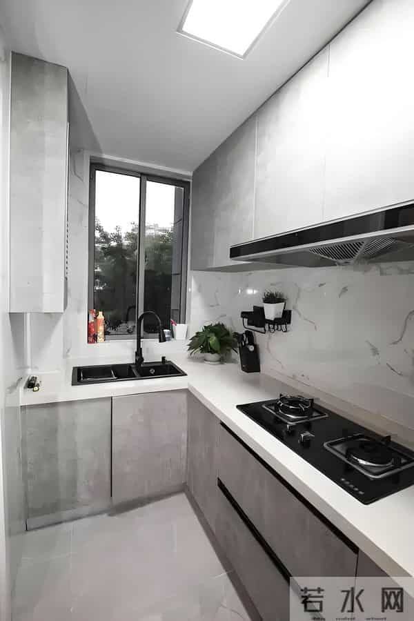 人到中年，谁不是肩上扛着千斤担？