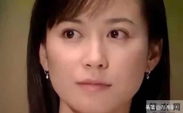 至今未婚未育,身边却有男人陪了近20年!54岁的她才是人间清醒