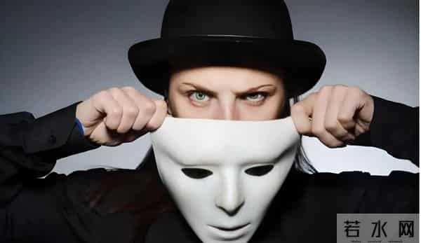 当你接触的人越多就会发现：真正心眼坏的人从不翻脸，他们笑着示好、装得体面，把攻击藏在礼貌里，把恶意包在关心里