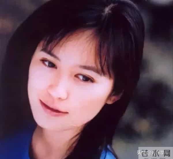 至今未婚未育,身边却有男人陪了近20年!54岁的她才是人间清醒