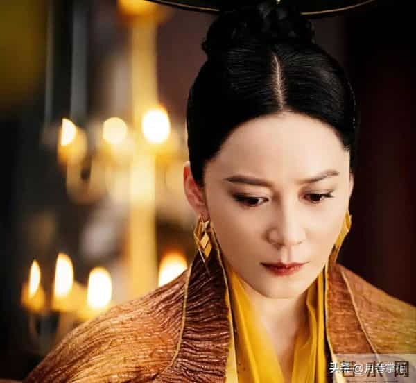 至今未婚未育,身边却有男人陪了近20年!54岁的她才是人间清醒