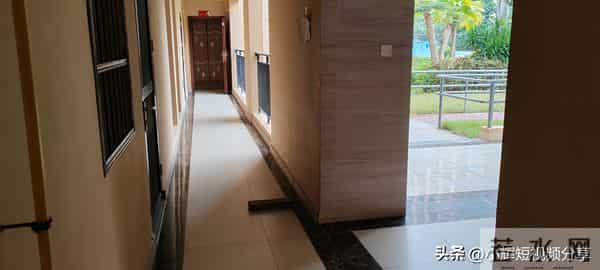 海南邻居的两块砖，悄然结束了母亲独享长廊的日子