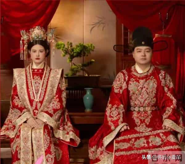 新娘跳楼后续！女方很漂亮，结婚照没有喜悦，家人做法不如陌生人