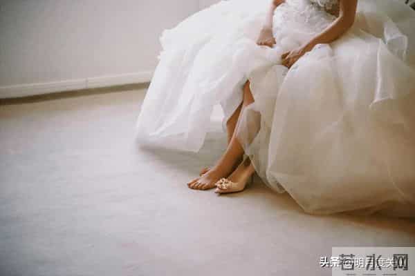 如何看待鲁山28岁女教师婚礼当日跳楼