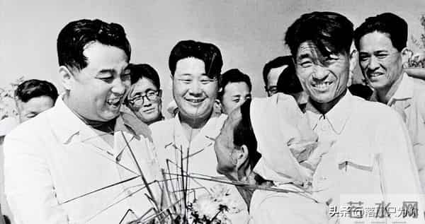 朝鲜遇灾，77岁重庆老太寄100吨面粉给朝鲜，金正日亲称胡妈妈