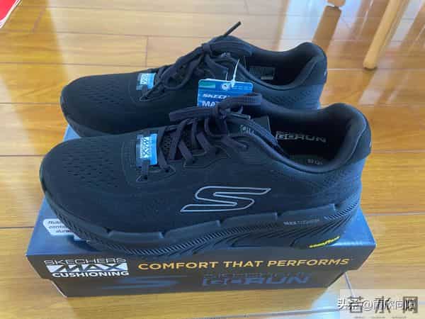 我的退休极简生活：一中午老公都是笑眯眯的，小棉袄又给他买鞋了