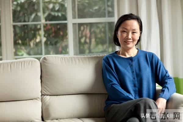 两性关系：你别不信，女人过60岁，都有如下6个症状，