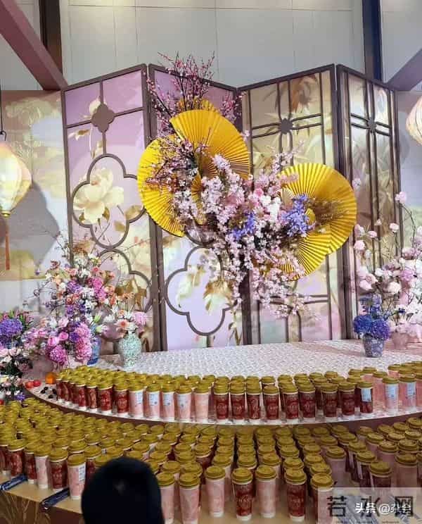 霸王茶姬创始人大婚！中式婚礼极尽华美，新人郎才女貌超登对