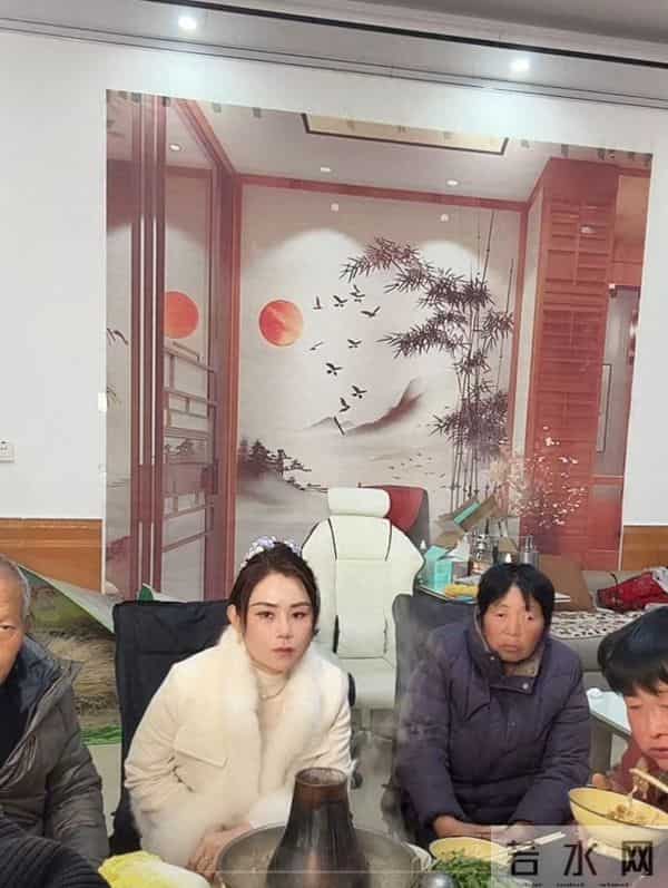 媛妈到大兵家商量兵媛结婚的事，两家一起吃火锅，大兵的话有点多